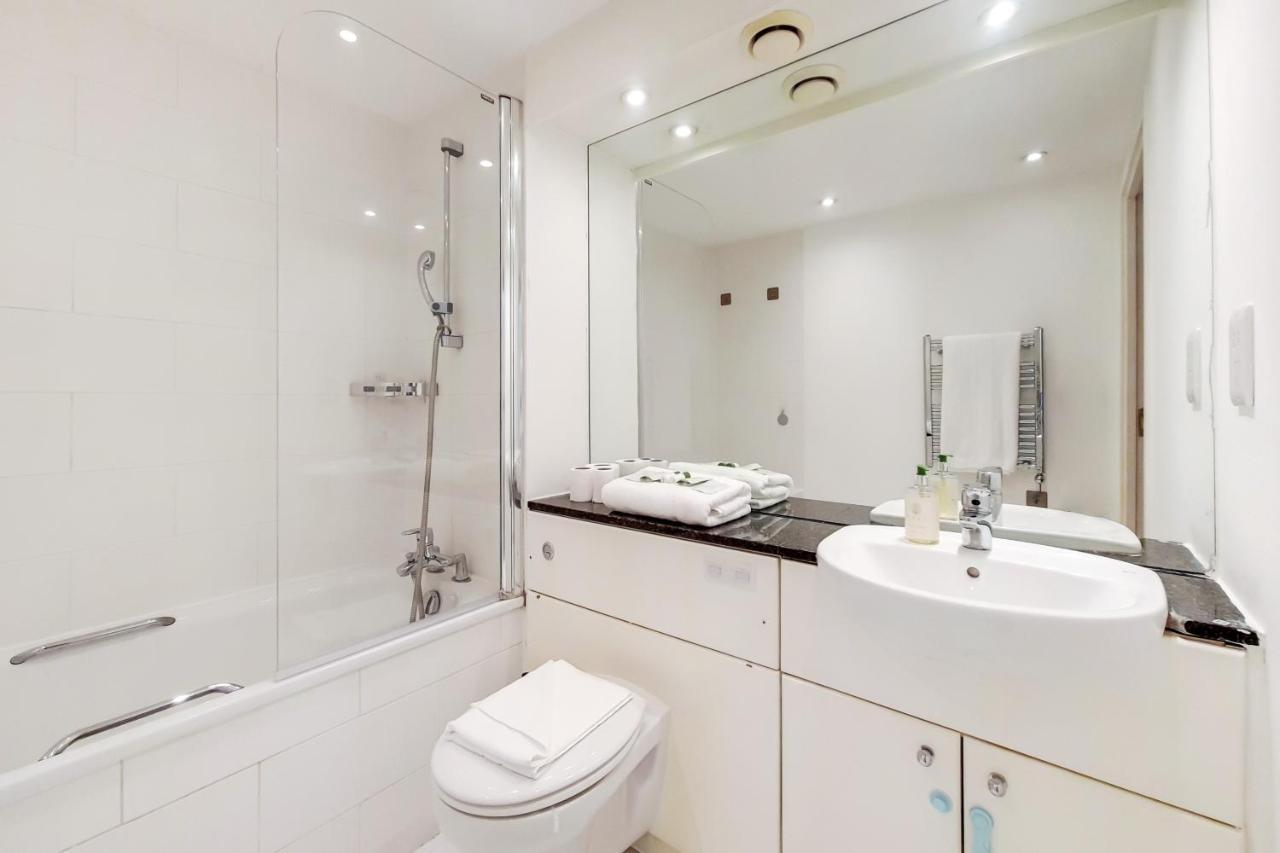 Апартаменты Free Parking - Two Bed By Docklands *