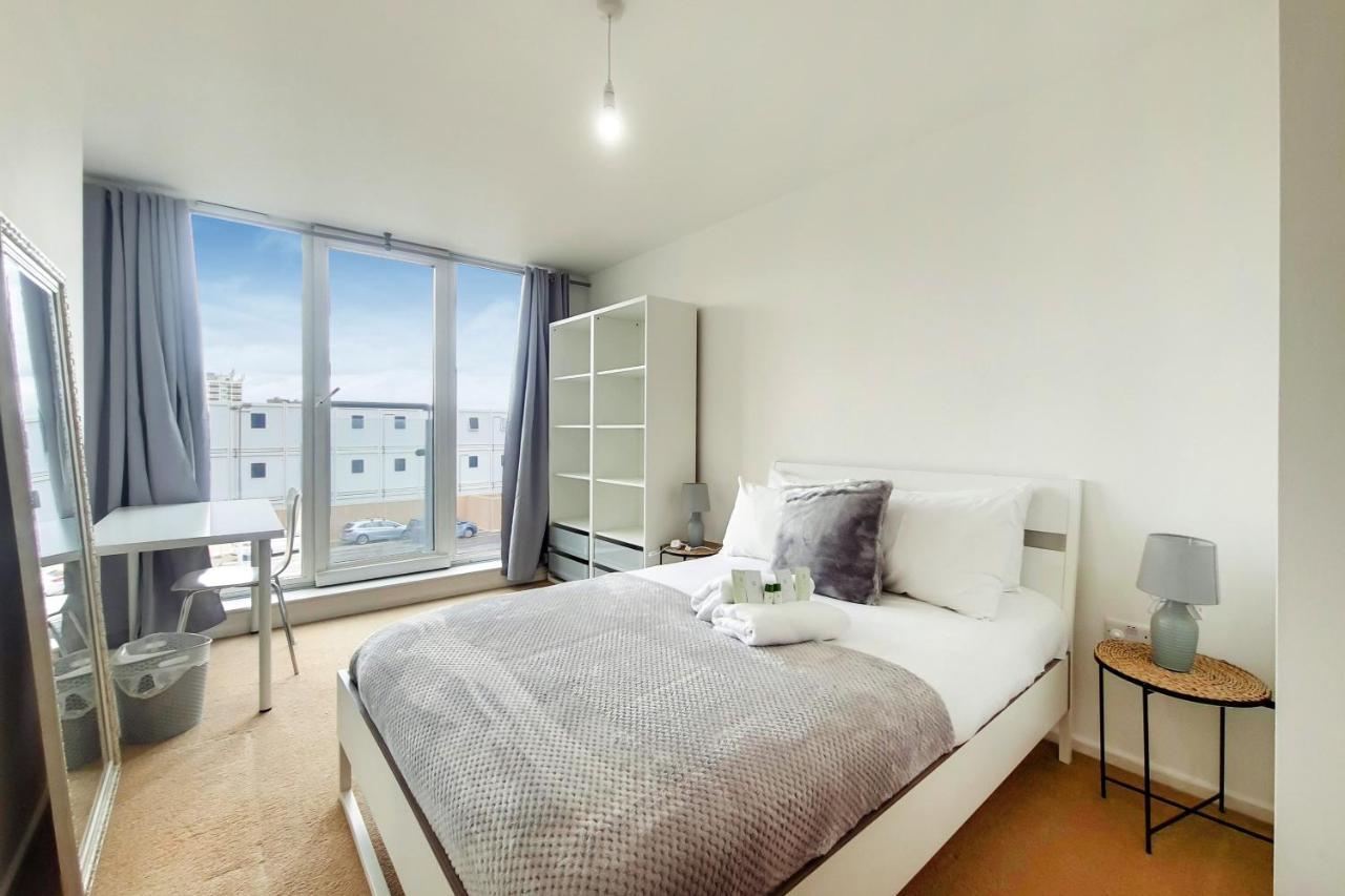 Апартаменты Free Parking - Two Bed By Docklands *
