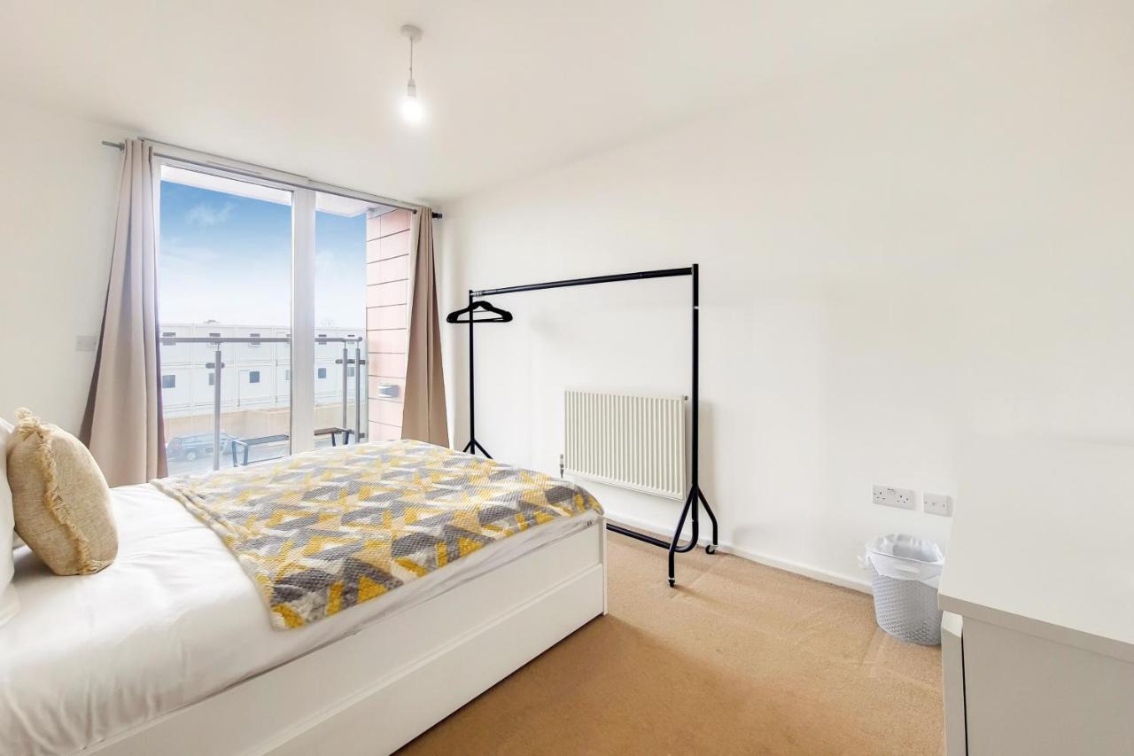 Free Parking - Two Bed By Docklands Апартаменты