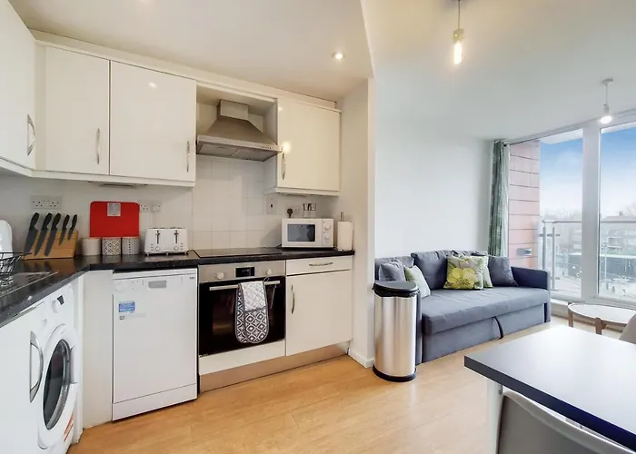Free Parking - Two Bed Apartment By London Docklands